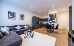 The Essex Hideaway - Stylish 1King bed, fast WiFi!