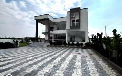 The Bliss Farmhouse|4BR Private Pool | Homeyhuts