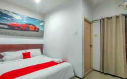 RedDoorz Padang Pasir near Petra University Surabaya