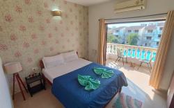 Pool View 1BHK-7 Near Candolim Beach Wi-Fi/AC/UPS