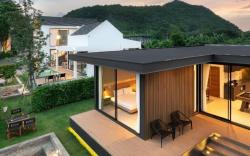 8 Pool Villas