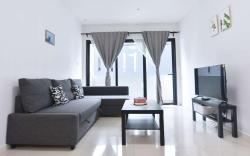 Chic Suasana JB Suite, Cozy Stay with Balcony