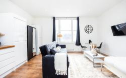 Modern Apartment Retreat in West London