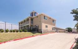 Motel 6 Azle, TX