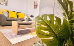 Entire City Centre Apartment + Allocated parking