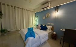 Indigo: Private Studio Apt | WiFi AC Smart Tv