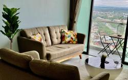 PB22 HUGE 3BR Beside Paradigm Mall