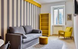Yellow Stripes Apartment - San Giovanni by RHR