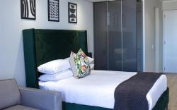 Waterfall Ellipse Luxury Suite