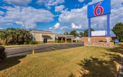 Motel 6 Warner Robins, GA