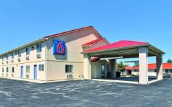 Motel 6 Gilman, IL