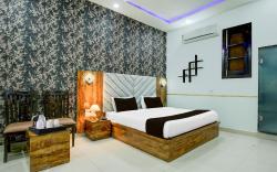 Collection O Ishwar Nagar Near Golden Temple Formerly Chahal Residency