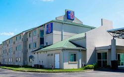 Motel 6 Seymour, IN - North