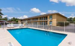 Motel 6 Macclenny, FL