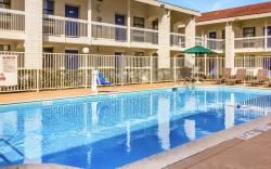 Motel 6 Baytown, TX - Garth Rd
