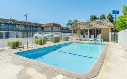 Motel 6 Kingsburg, CA