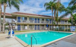 Motel 6 Bakersfield, CA - Airport