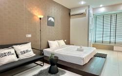 Akademik Suite @ Mount Austin | Studio