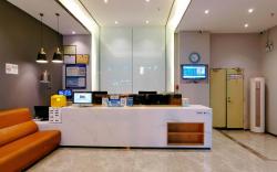 7 Days Premium Shenzhen Airport Gushu Metro Station
