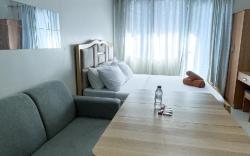 A Simple Yet Cozy Studio