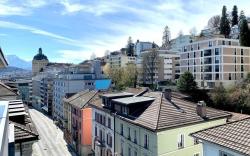 1BDR Apt with Balcony - Central Location