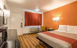 Motel 6 Dyersburg, TN