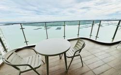 Danga Bay Seaview Laurel Blue Escape 