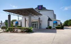 Motel 6 San Antonio, TX - South