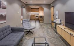 Luxury 2 Bedroom Apartment Near Seaside 102