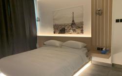 Lovely Seaview apartment heart of Salmiya ♥
