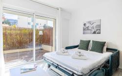 Charming apt with large terrace and A/C