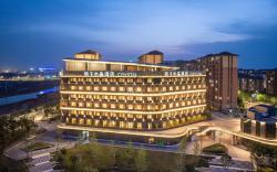 Crystal Orange Xiong'an New Area Xiong'an Station Hotel