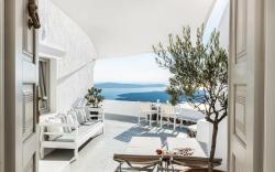 On The Rocks Hotel