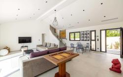 Modern Villa with Heated Pool and Garden 