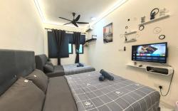 Summer Cozy Studio Room