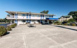 Motel 6 Janesville, WI