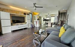 Modern 3-Bedroom Townhome Kamala