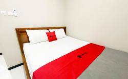 RedDoorz near Alun-Alun Purwokerto 3