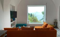Heartbreaking sea view house in Capri - Italy