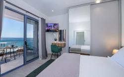 Blue Balcony Suite Seaside Private Parking