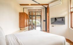 Beach Alcove Studio 2