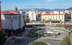 Large queen size bedroom