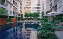 Cozy 1BR Pool Gym Balcony Walk To Central Festival