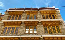 Nezer Hostel & Roof Top Cafe