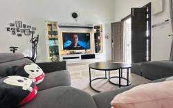 Good 8 people /near to cheng bunglow house melaka