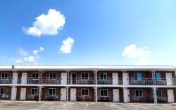 Imperial Inn by OYO Tazwell