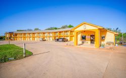 Regency Inn By OYO Rockdale TX