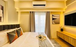 * *30 Luxe City Studio
