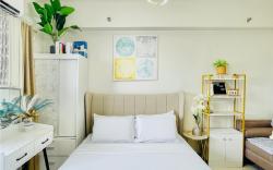 * * *SM 5 Modern &Radiant Studio