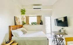 * * WV 15 Tropical Bliss Retreat